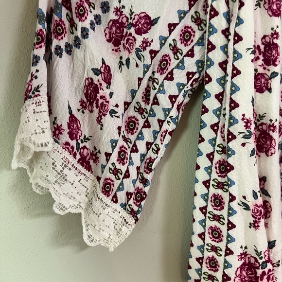 Off the shoulder Multi Color Shirt - Picture 2 of 4